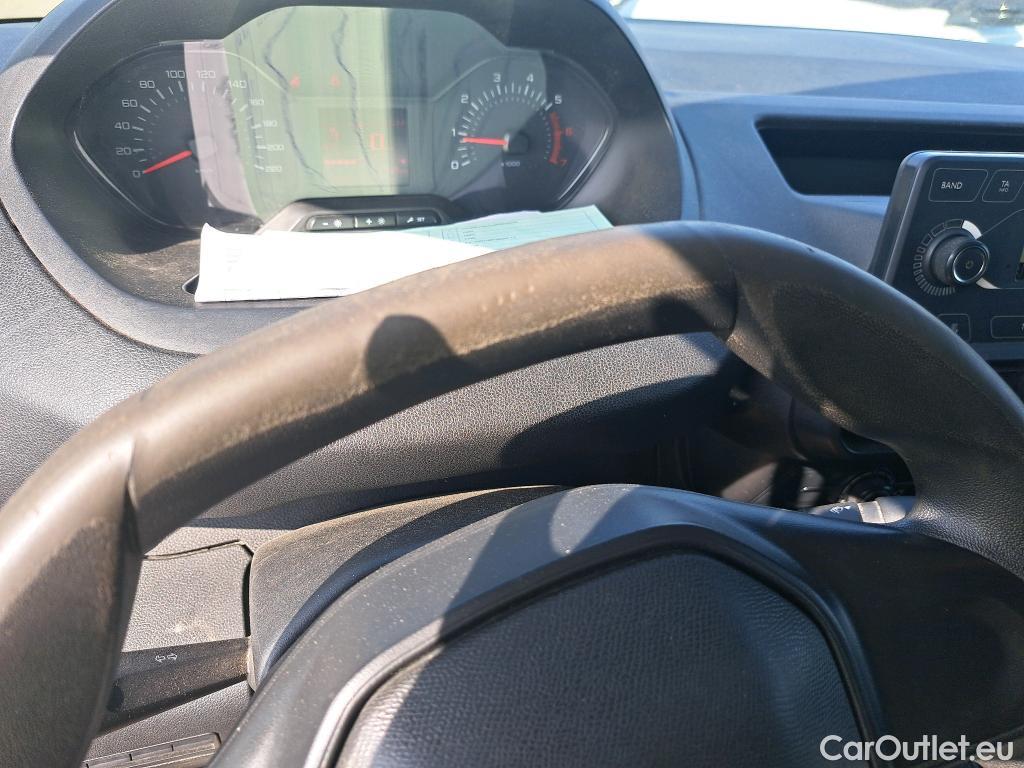  Peugeot  Partner PEUGEOT  / 2018 / 3P / furgón derivado de turismo Pro Standard 600kg BlueHDi 73kW (AC) #52