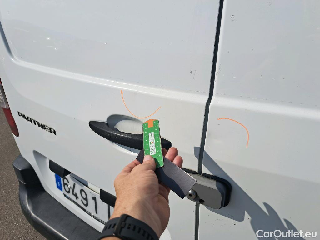  Peugeot  Partner PEUGEOT  / 2018 / 3P / furgón derivado de turismo Pro Standard 600kg BlueHDi 73kW (AC) #35