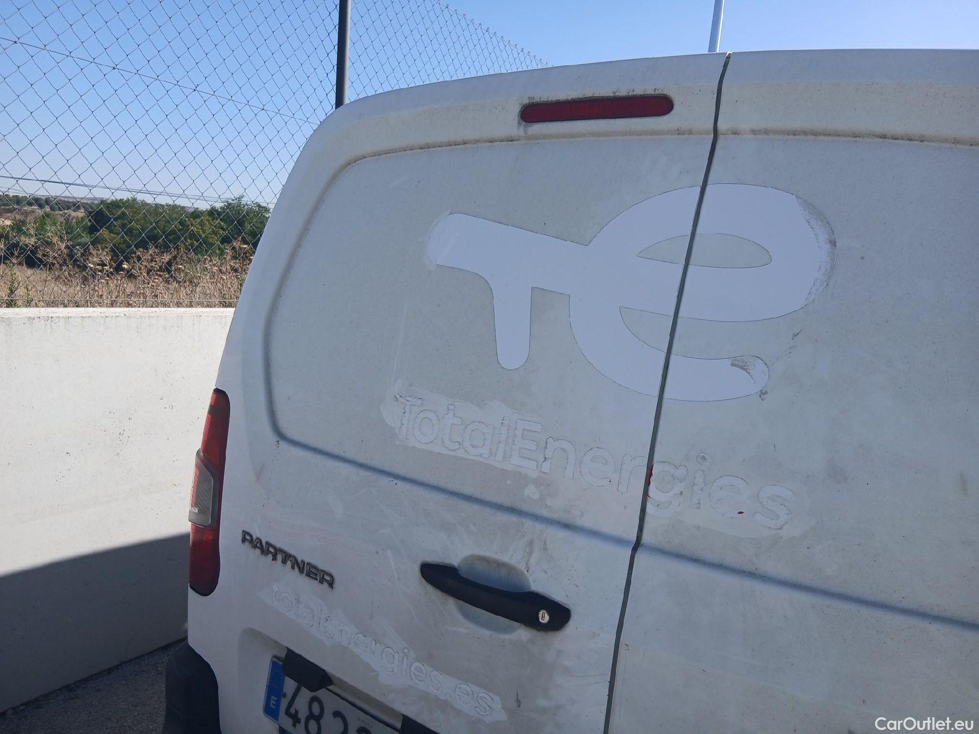  Peugeot  Partner PEUGEOT  / 2018 / 3P / furgón derivado de turismo Pro Standard 600kg BlueHDi 73kW (AC) #32