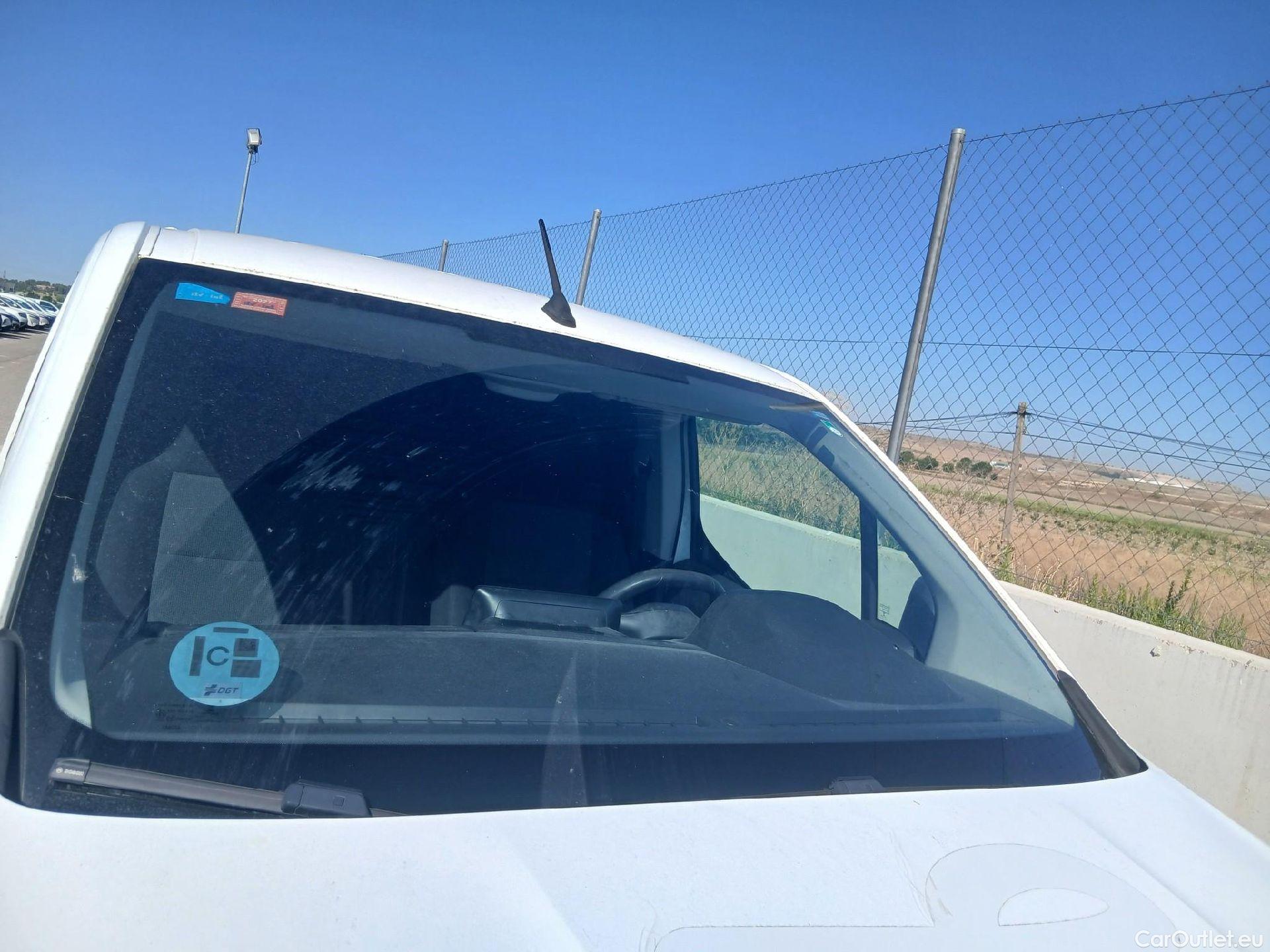  Peugeot  Partner PEUGEOT  / 2018 / 3P / furgón derivado de turismo Pro Standard 600kg BlueHDi 73kW (AC) #16