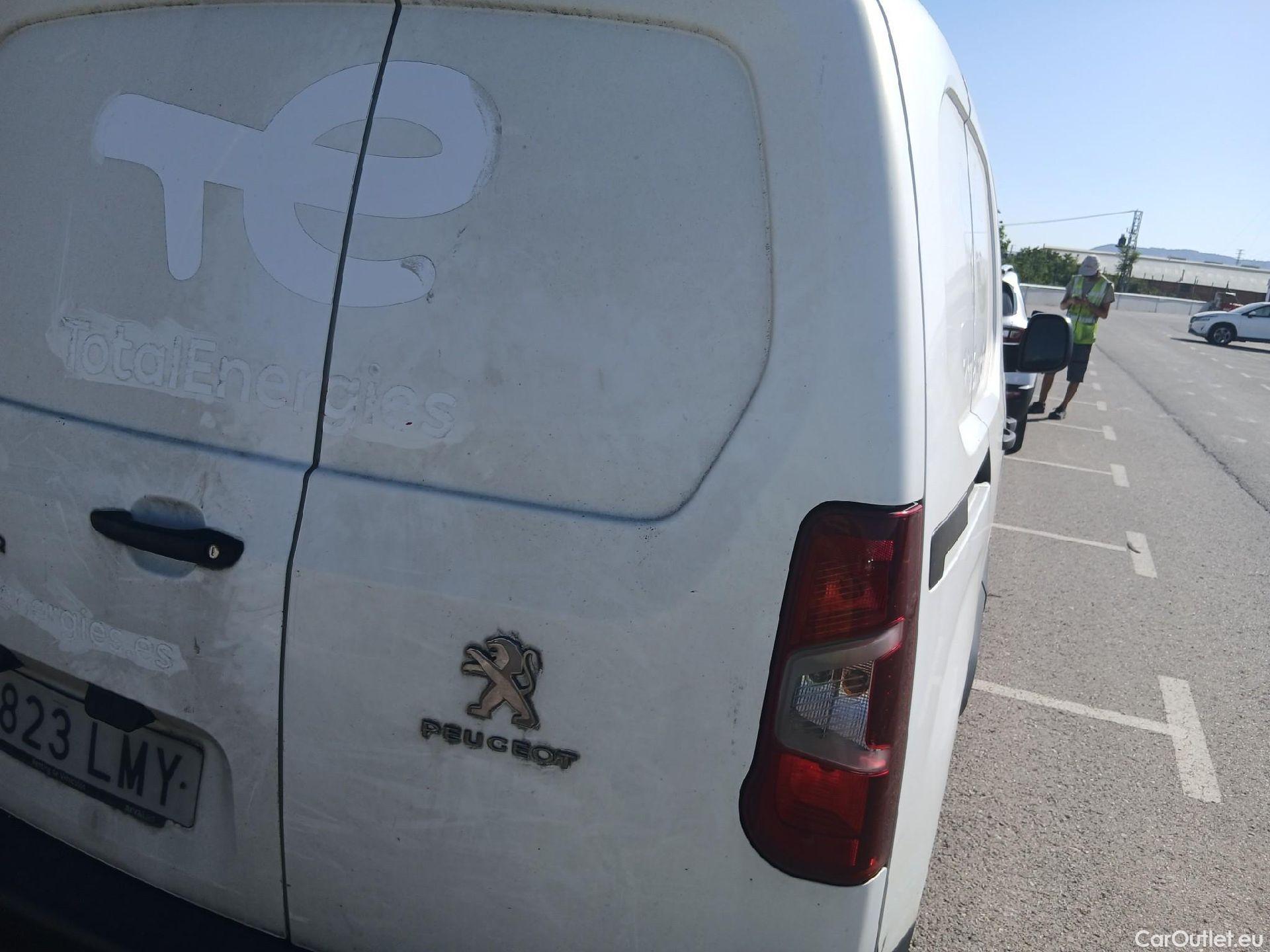  Peugeot  Partner PEUGEOT  / 2018 / 3P / furgón derivado de turismo Pro Standard 600kg BlueHDi 73kW (AC) #35