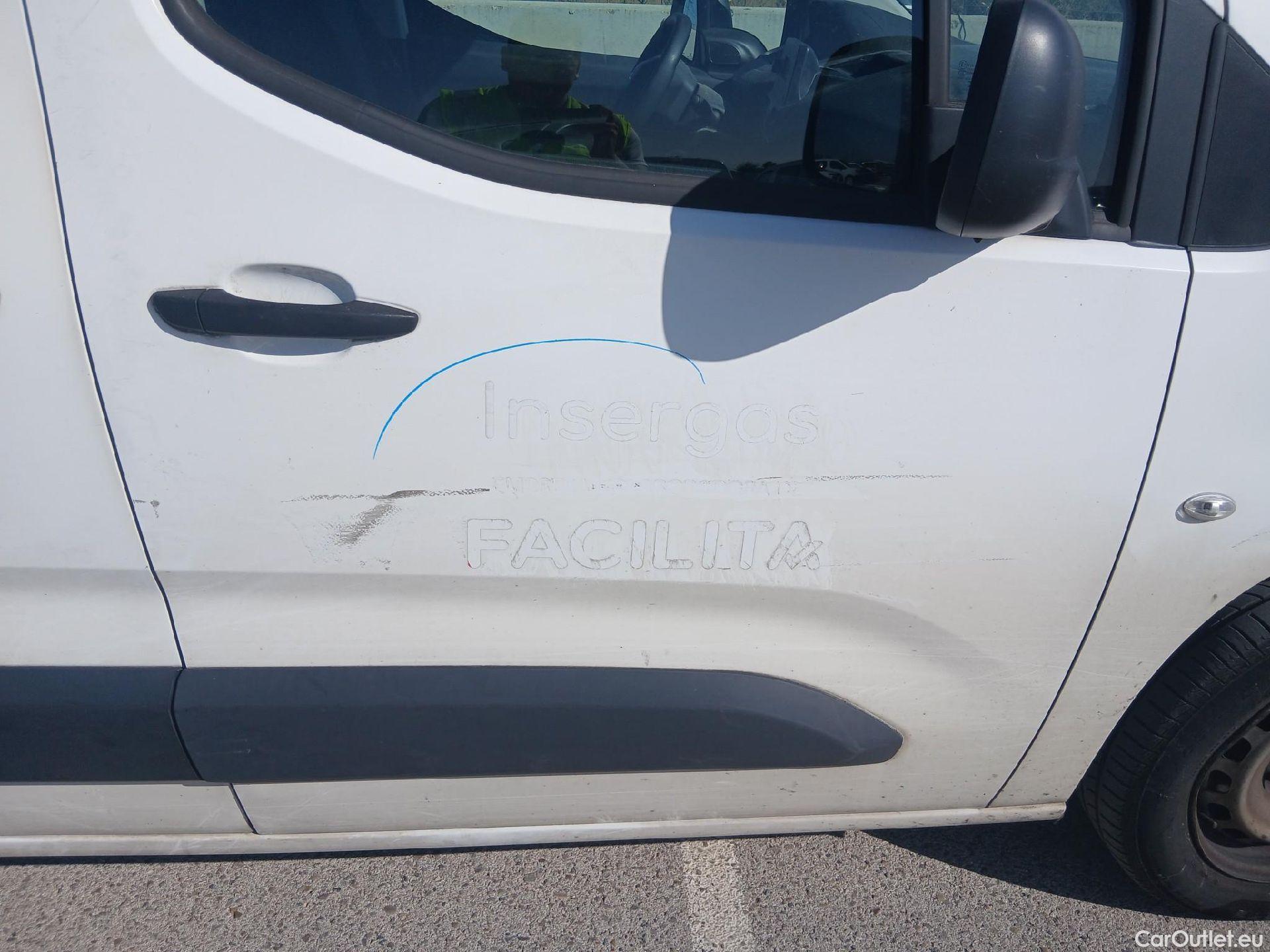  Peugeot  Partner PEUGEOT  / 2018 / 3P / furgón derivado de turismo Pro Standard 600kg BlueHDi 73kW (AC) #45