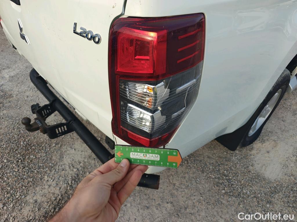  Mitsubishi  L200 MITSUBISHI  / 2019 / 4P / pickup doble cabina D/C 220 DI-D M-Pro #3
