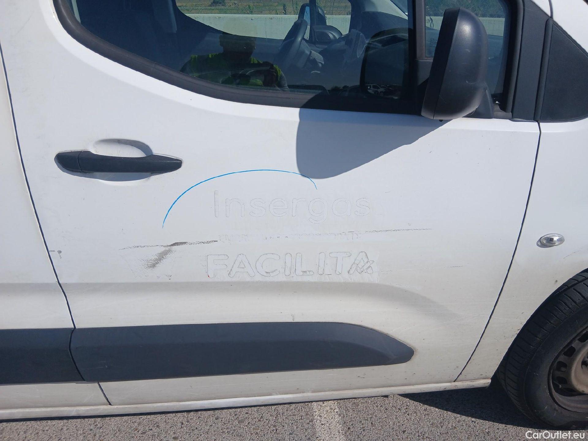  Peugeot  Partner PEUGEOT  / 2018 / 3P / furgón derivado de turismo Pro Standard 600kg BlueHDi 73kW (AC) #44