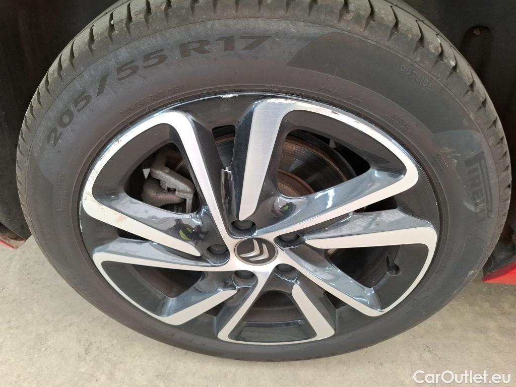  Citroen  C4 Grand Picasso  Shine 1.5 BlueHDi 130CV BVA8 Repeint en Rouge / Teinte SIV Blanc Banquise./ WHITE CAR REPAINT IN RED #34