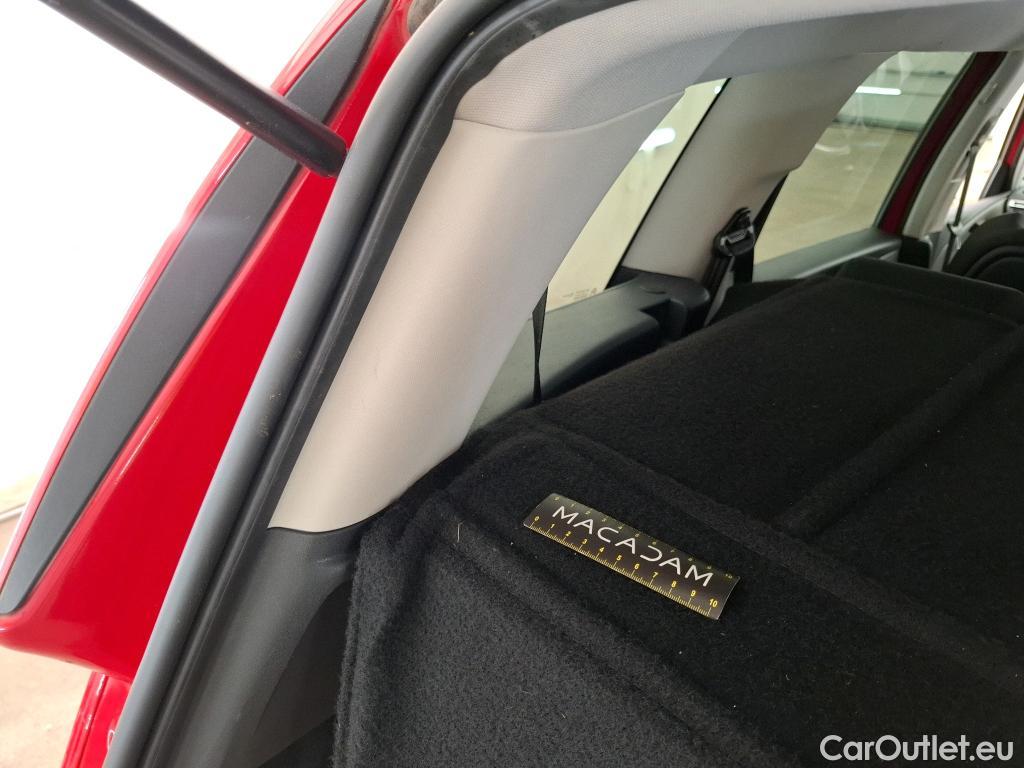  Citroen  C4 Grand Picasso  Shine 1.5 BlueHDi 130CV BVA8 Repeint en Rouge / Teinte SIV Blanc Banquise./ WHITE CAR REPAINT IN RED #50