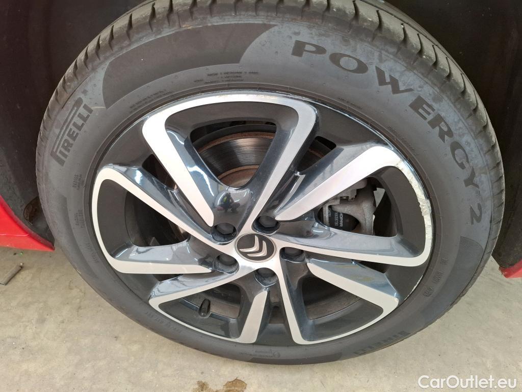  Citroen  C4 Grand Picasso  Shine 1.5 BlueHDi 130CV BVA8 Repeint en Rouge / Teinte SIV Blanc Banquise./ WHITE CAR REPAINT IN RED #45