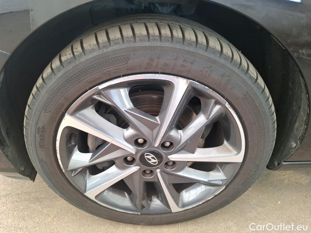  Hyundai  i30 HYUNDAI  Sport Wagon / 2020 / 5P / Break 1.0 T-GDI 120 DCT-7 MHEV CREATIVE SW #38