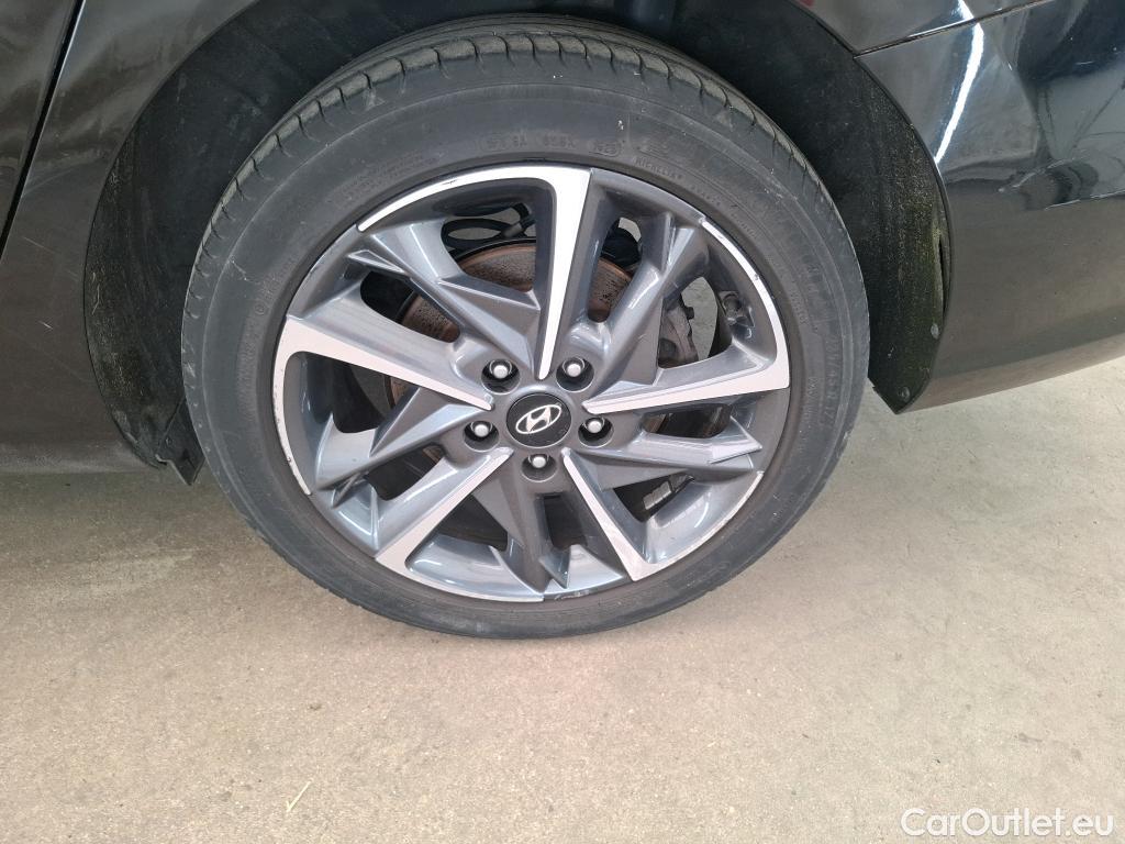  Hyundai  i30 HYUNDAI  Sport Wagon / 2020 / 5P / Break 1.0 T-GDI 120 DCT-7 MHEV CREATIVE SW #62