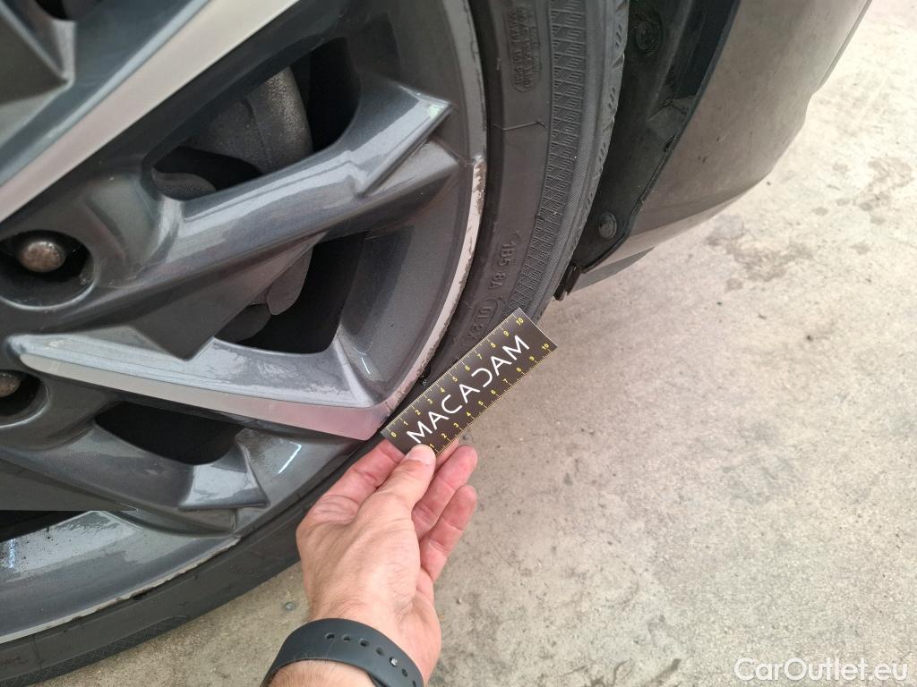  Hyundai  i30 HYUNDAI  Sport Wagon / 2020 / 5P / Break 1.0 T-GDI 120 DCT-7 MHEV CREATIVE SW #55