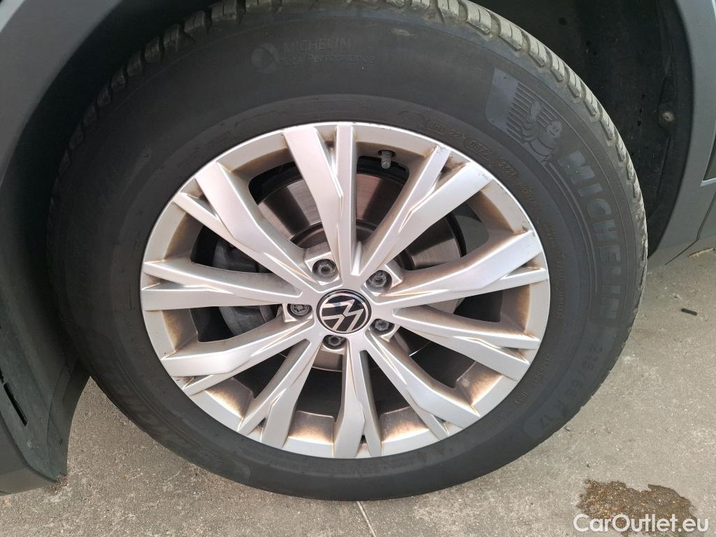  Volkswagen  Tiguan VOLKSWAGEN  / 2020 / 5P / SUV 1.5 TSI 150 DSG7 LIFE BUSI #8