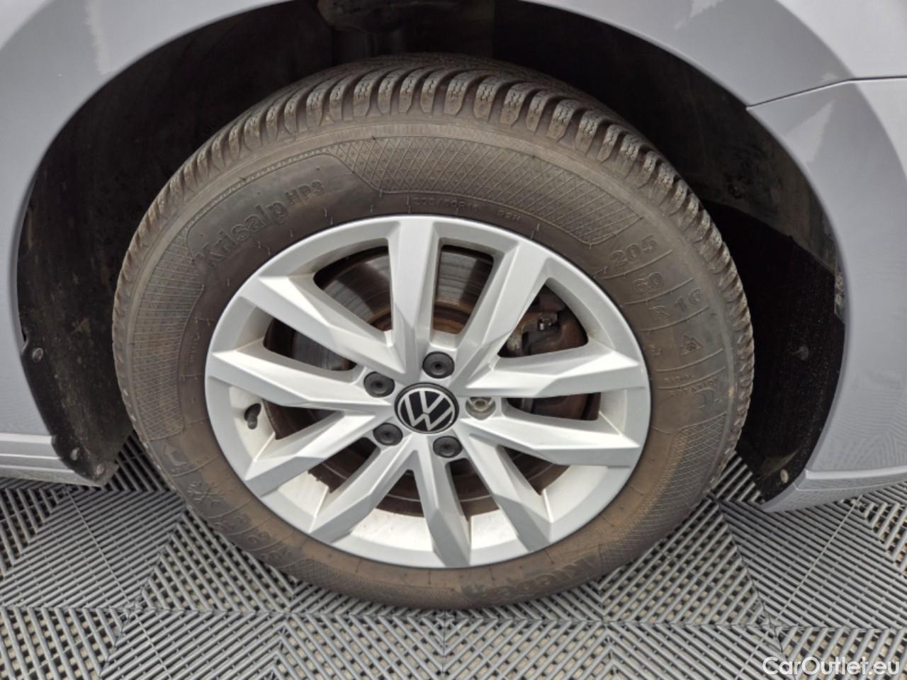  Volkswagen  Passat Advance 1.5 TSI ACT DSG 150 CP #38