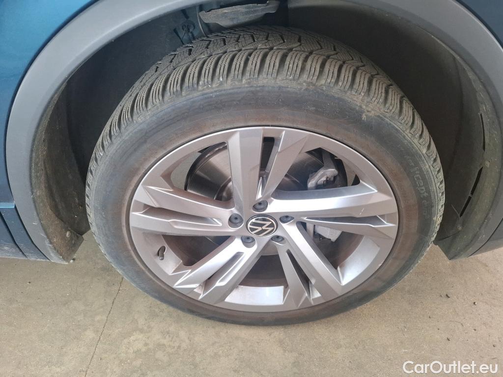 Volkswagen  Tiguan VOLKSWAGEN  / 2020 / 5P / SUV 1.4 eHybrid 245 DSG6 R-Line #28