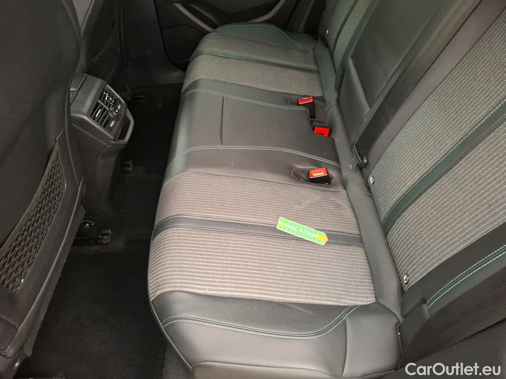  Peugeot  3008 PEUGEOT  / 2020 / 5P / SUV 1.6 HYBRID 225 E-EAT8 Allure Pack #32