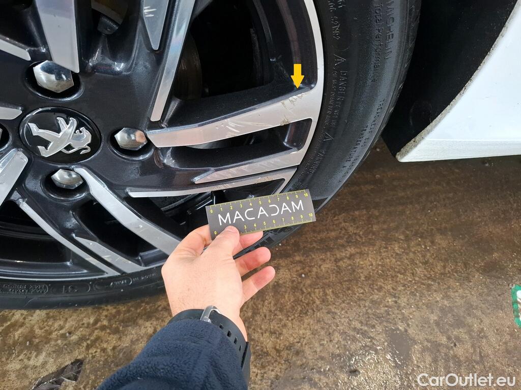  Peugeot  208  Allure Business 1.2 PureTech 100CV BVM6 E6d #21