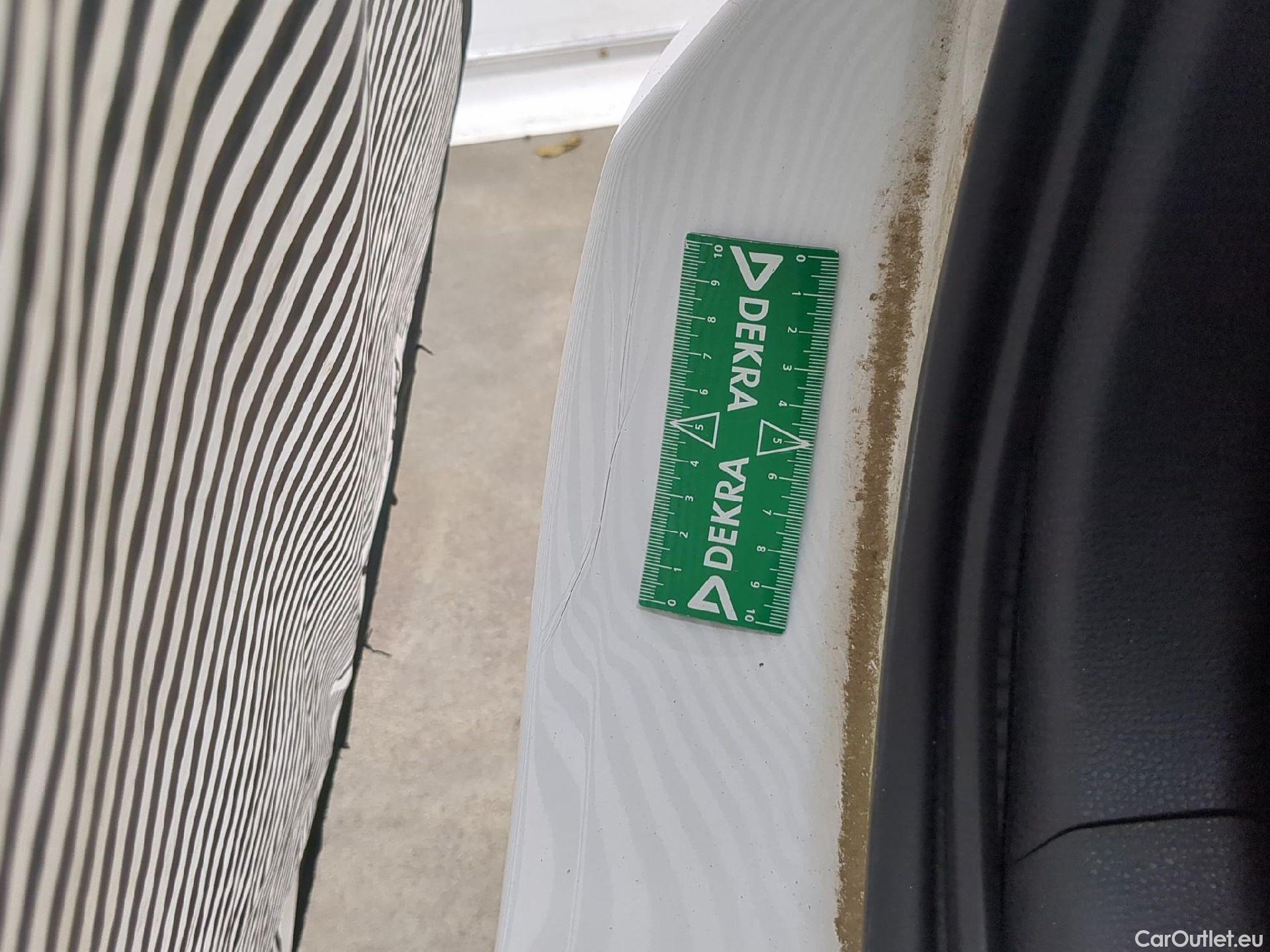  Toyota  Yaris TOYOTA  Hybride / 2019 / 5P / Berline Hybride 116h France #14