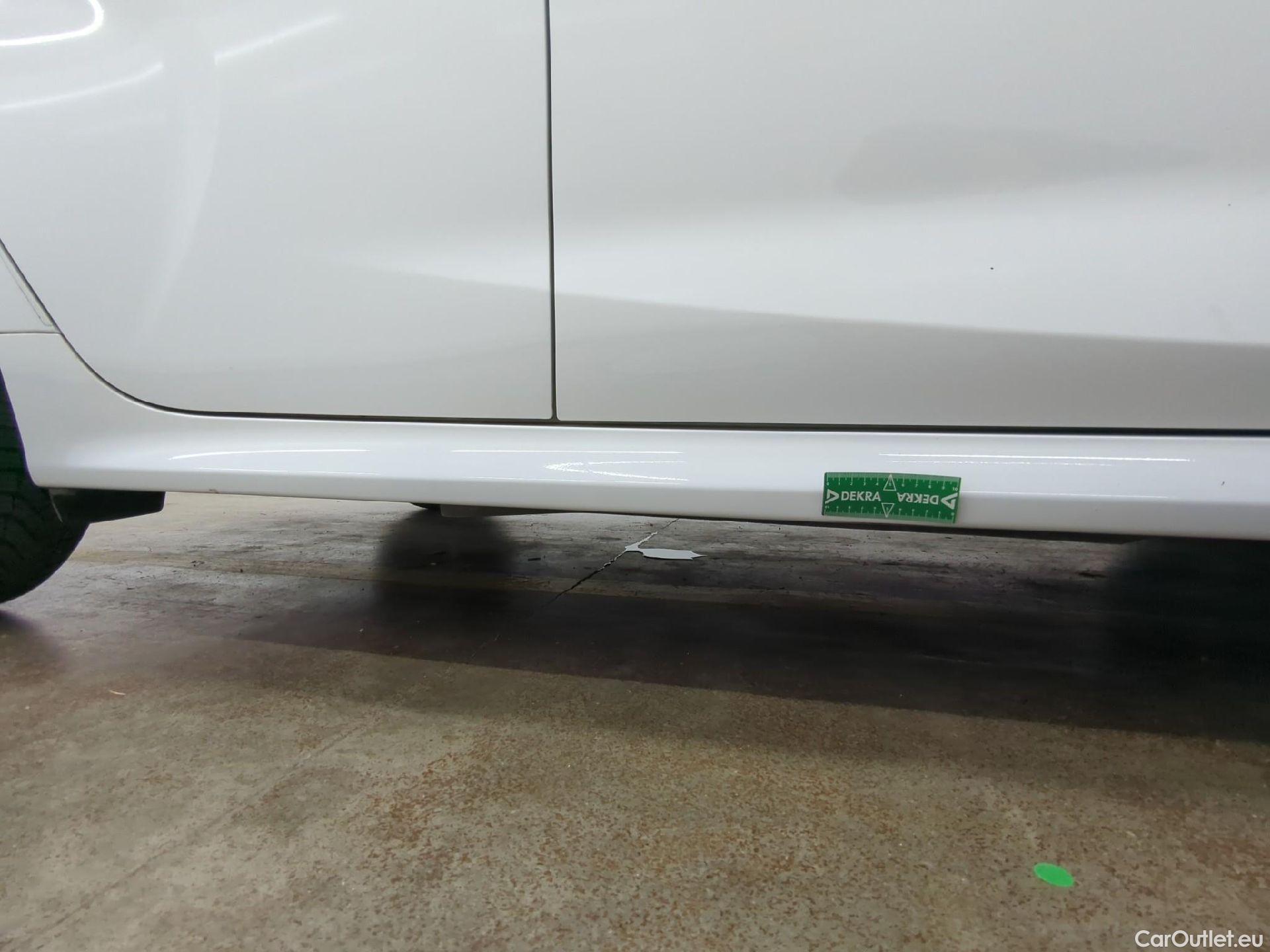 Toyota  Yaris TOYOTA  Hybride / 2019 / 5P / Berline Hybride 116h France #8