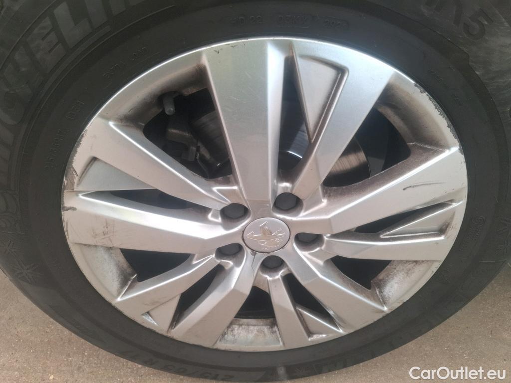 Peugeot  3008  Active Pack 1.2 PureTech 130CV BVA8 E6d #23