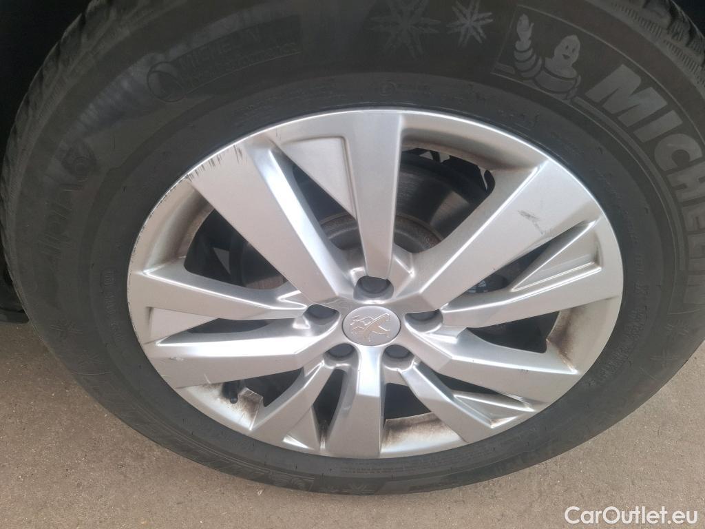  Peugeot  3008  Active Pack 1.2 PureTech 130CV BVA8 E6d #28