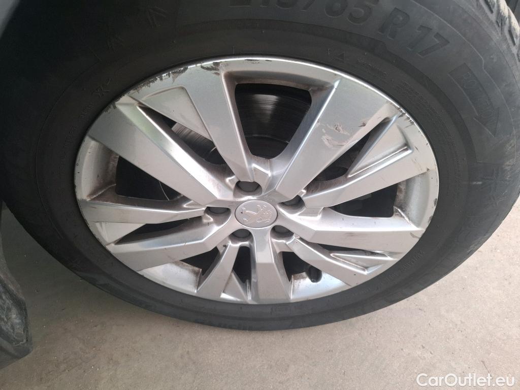  Peugeot  3008  Active Pack 1.2 PureTech 130CV BVA8 E6d #34
