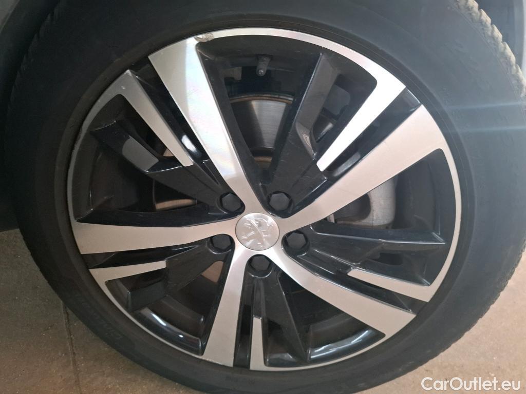  Peugeot  3008 PEUGEOT  / 2020 / 5P / SUV 1.6 HYBRID4 300 E-EAT8 GT #41