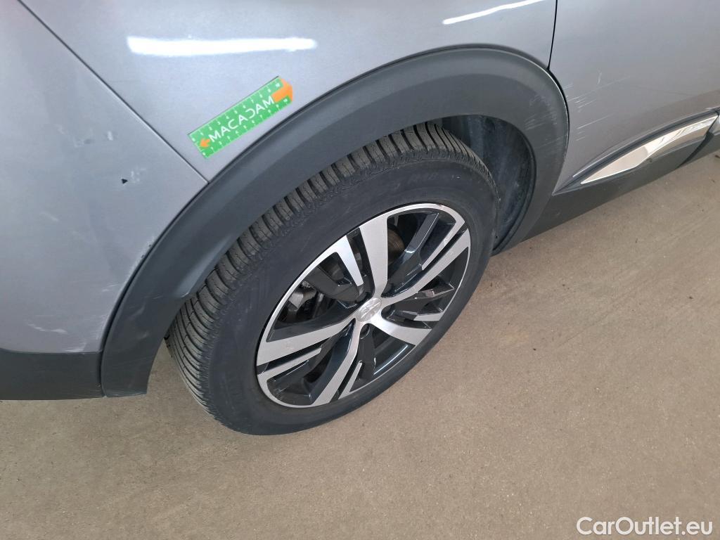  Peugeot  3008 PEUGEOT  / 2020 / 5P / SUV 1.6 HYBRID4 300 E-EAT8 GT #22