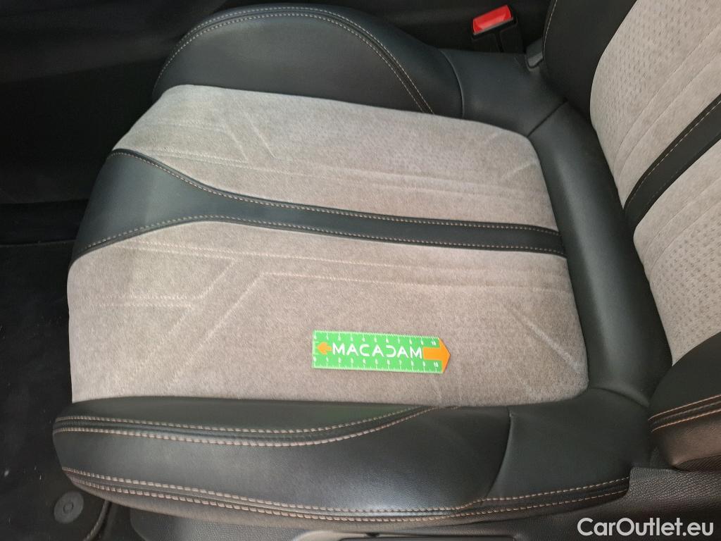  Peugeot  3008 PEUGEOT  / 2020 / 5P / SUV 1.6 HYBRID4 300 E-EAT8 GT #11