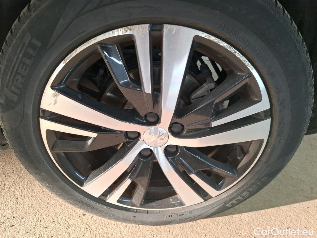  Peugeot  3008 PEUGEOT  / 2020 / 5P / SUV 1.6 HYBRID4 300 E-EAT8 GT #16