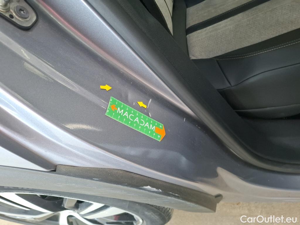  Peugeot  3008 PEUGEOT  / 2020 / 5P / SUV 1.6 HYBRID4 300 E-EAT8 GT #13