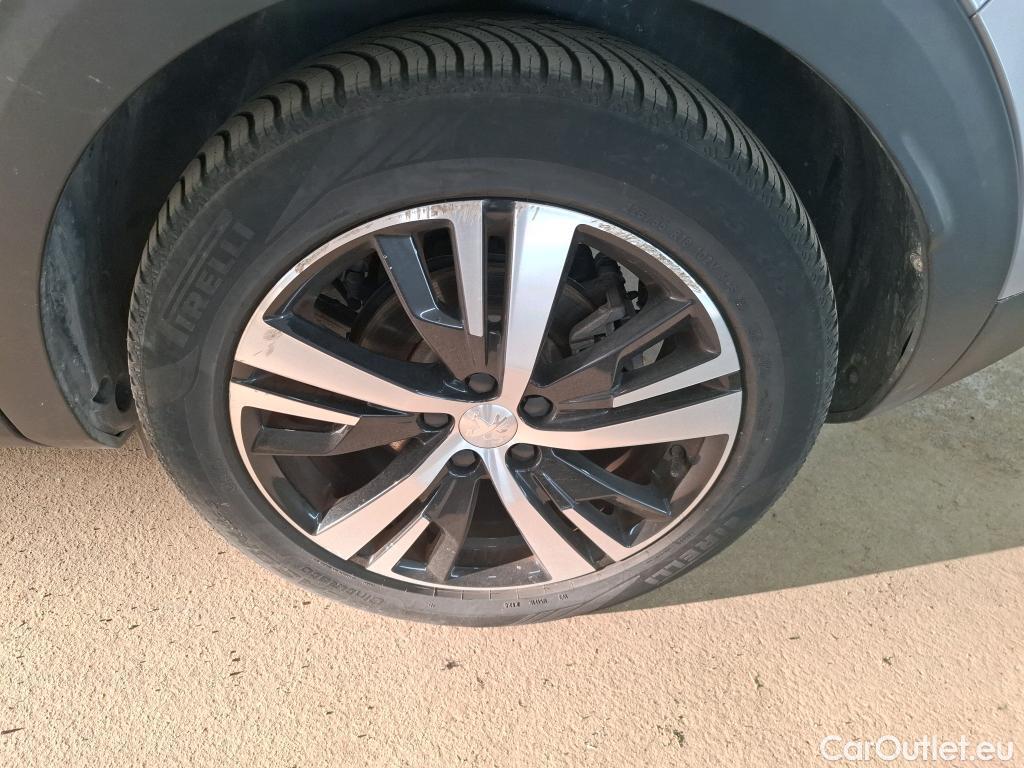  Peugeot  3008 PEUGEOT  / 2020 / 5P / SUV 1.6 HYBRID4 300 E-EAT8 GT #15