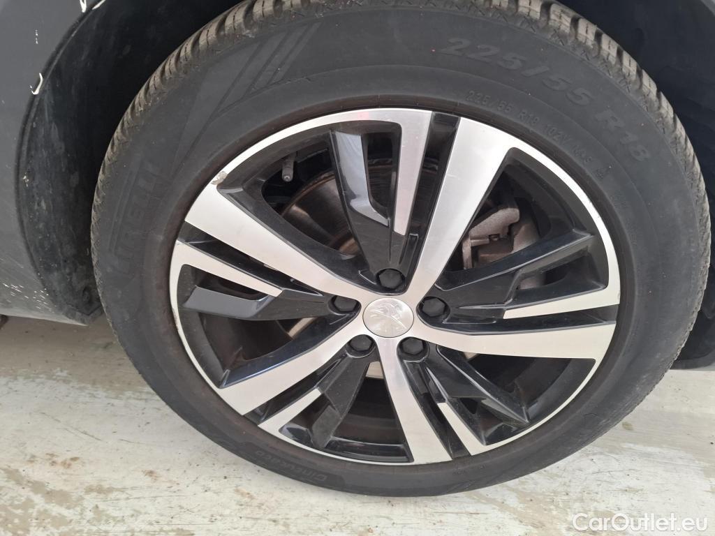  Peugeot  3008 PEUGEOT  / 2020 / 5P / SUV 1.6 HYBRID4 300 E-EAT8 GT #52