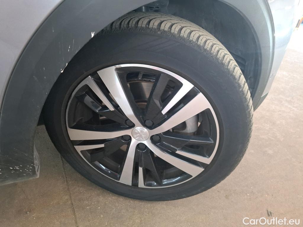  Peugeot  3008 PEUGEOT  / 2020 / 5P / SUV 1.6 HYBRID4 300 E-EAT8 GT #40