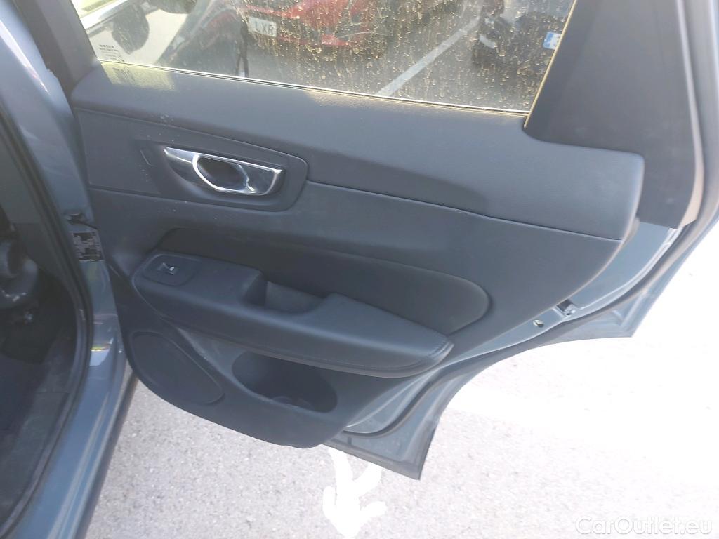  Volvo  XC60 VOLVO  / 2017 / 5P / todoterreno 2.0 B4 D AWD Momentum Pro Auto #23