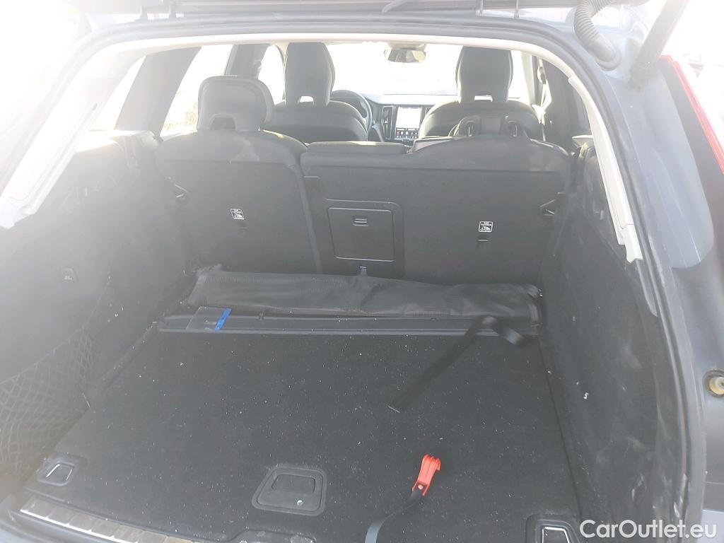  Volvo  XC60 VOLVO  / 2017 / 5P / todoterreno 2.0 B4 D AWD Momentum Pro Auto #3