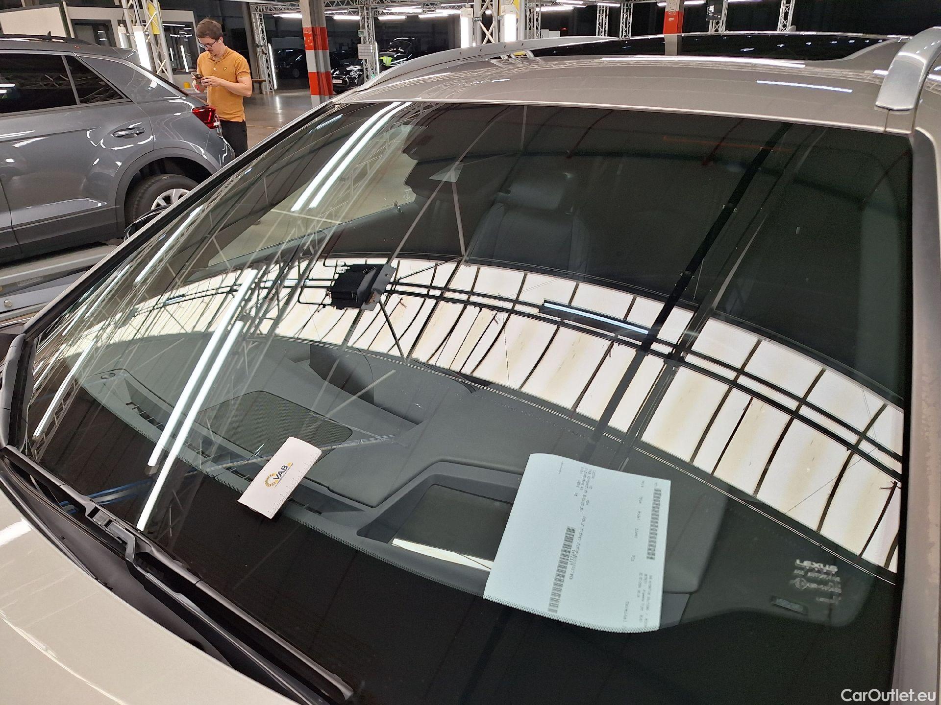  Lexus  UX Lexus,  '18, Lexus  2.0L 250H 4x4 Privilege Line 5d #1