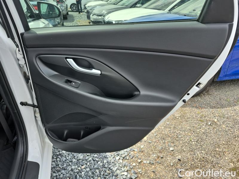  Hyundai  i30  (PD)(01.2017  ->)  kom.1.0TGDI 120 Smart #15