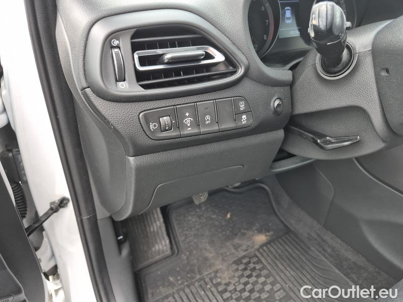  Hyundai  i30  (PD)(01.2017  ->)  kom.1.0TGDI 120 Smart #12