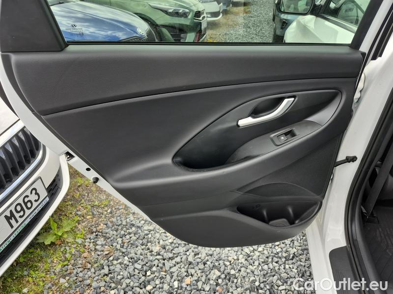  Hyundai  i30  (PD)(01.2017  ->)  kom.1.0TGDI 120 Smart #13