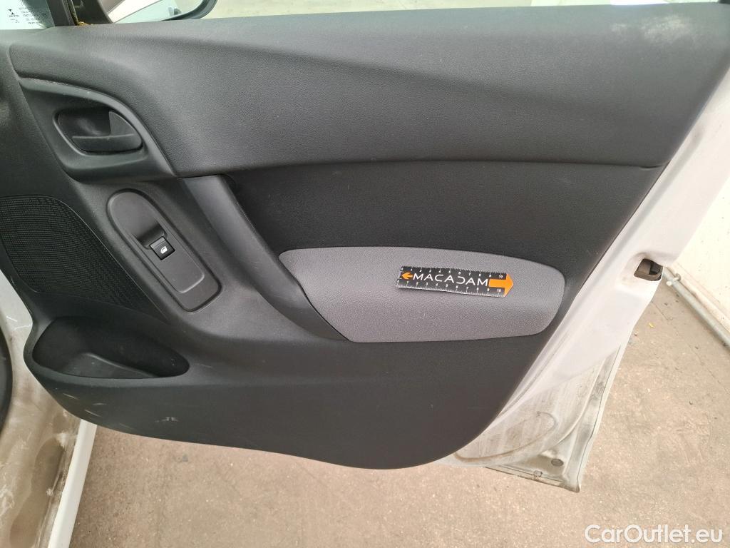  Citroen  C3  Attraction 1.4 HDi 70CV BVM5 E5 #17