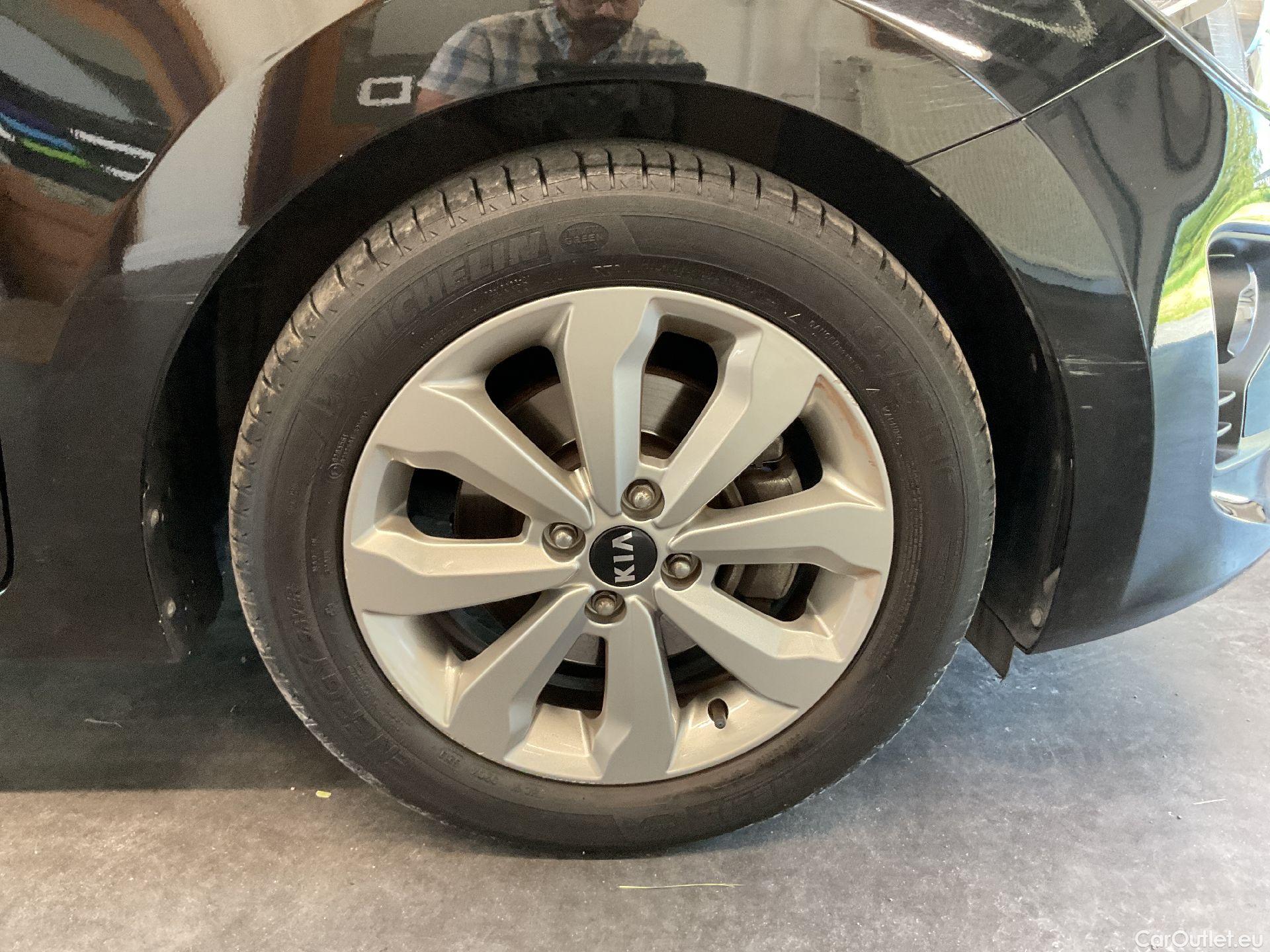 KIA  Rio Kia,  FL'20, KIA  1.0 T 100 More 5d #40