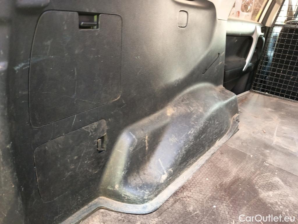  Toyota  Land Cruiser TOYOTA  / 2017 / 5P / todoterreno comercial 2.8 D-4D NX 2 Plazas #20
