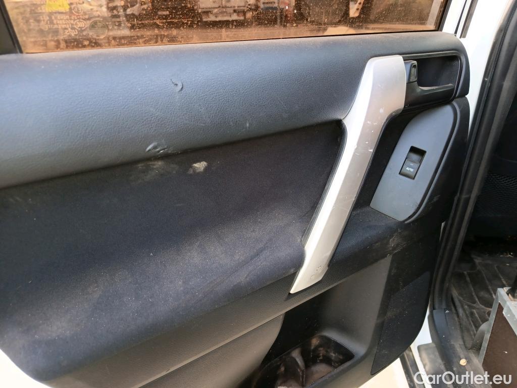  Toyota  Land Cruiser TOYOTA  / 2017 / 5P / todoterreno comercial 2.8 D-4D NX 2 Plazas #14