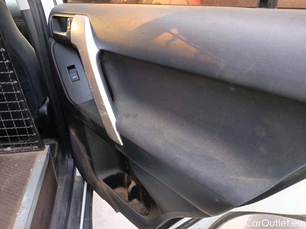 Toyota  Land Cruiser TOYOTA  / 2017 / 5P / todoterreno comercial 2.8 D-4D NX 2 Plazas #18