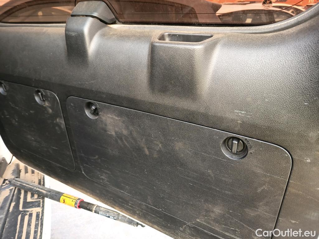  Toyota  Land Cruiser TOYOTA  / 2017 / 5P / todoterreno comercial 2.8 D-4D NX 2 Plazas #16