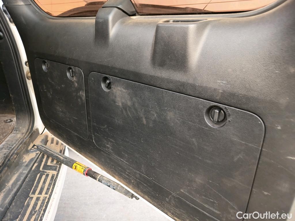  Toyota  Land Cruiser TOYOTA  / 2017 / 5P / todoterreno comercial 2.8 D-4D NX 2 Plazas #35