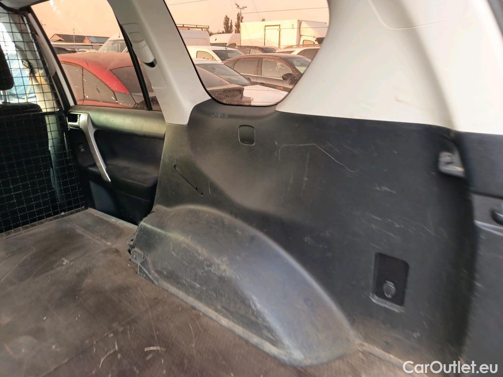  Toyota  Land Cruiser TOYOTA  / 2017 / 5P / todoterreno comercial 2.8 D-4D NX 2 Plazas #31