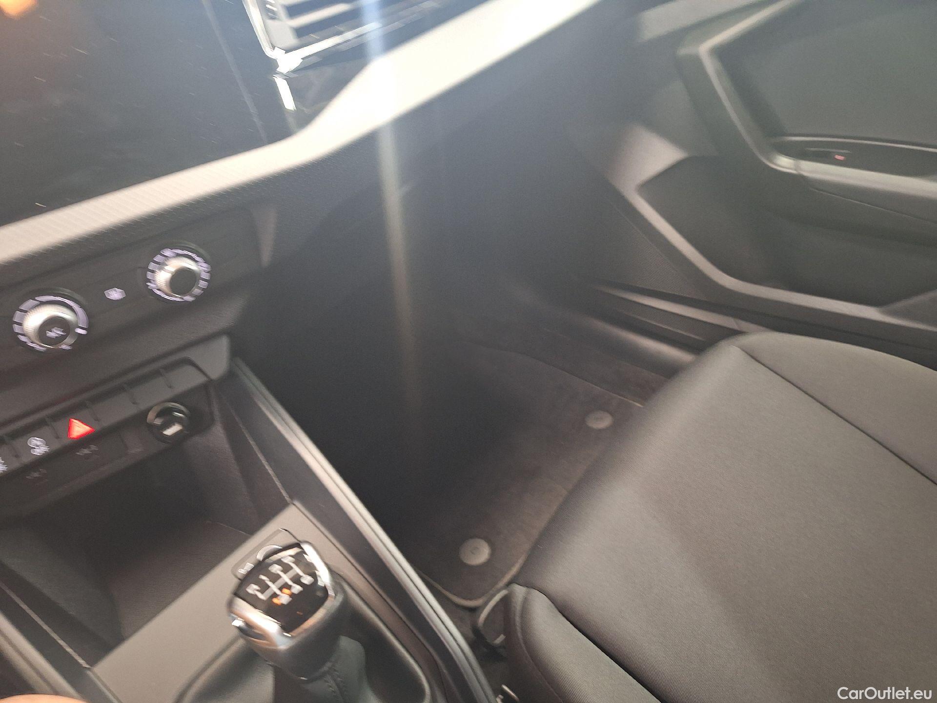  Audi  A1 Sportback Audi, A1 SB '18, Audi  1.0 30 TFSI 81kW S Line 5d #3
