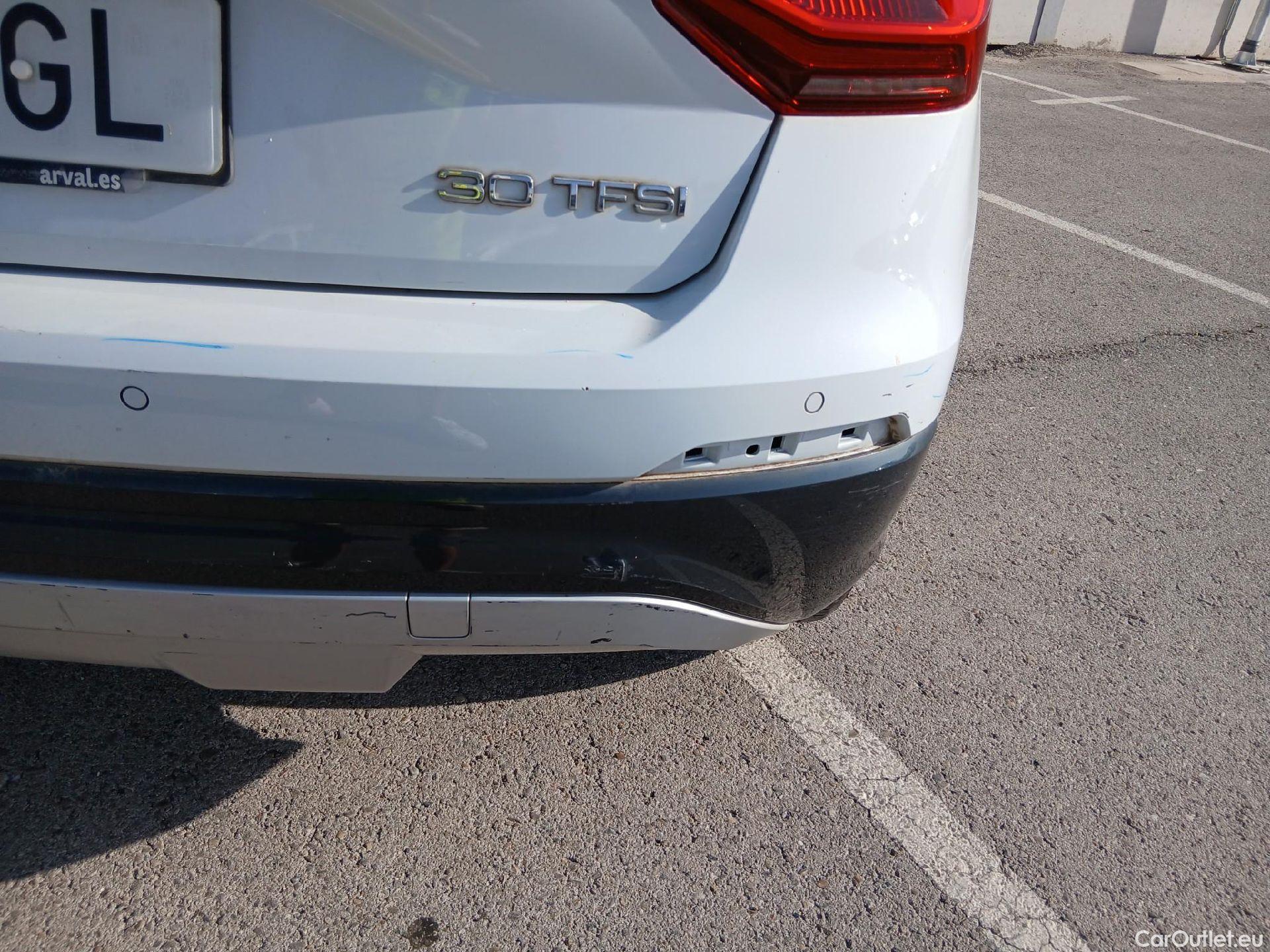  Audi  Q2 AUDI  / 2016 / 5P / todoterreno Design 30 TFSI 85kW (116CV) (AC) #37