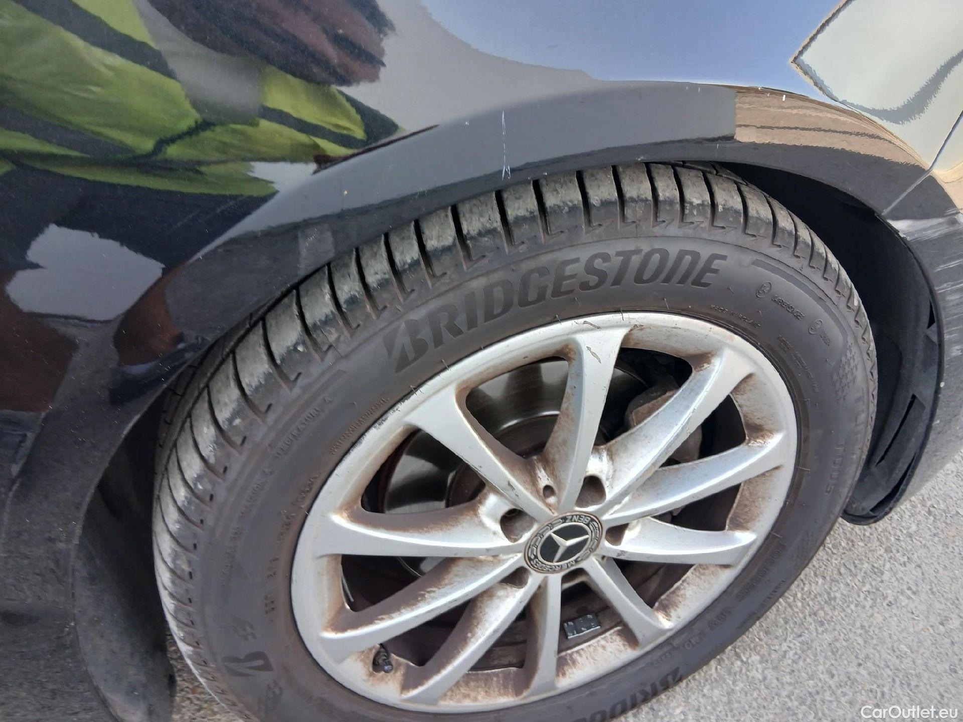  Mercedes  A-Klasse MERCEDES-BENZ Clase A / 2018 / 5P / berlina con portón A 180 d #41