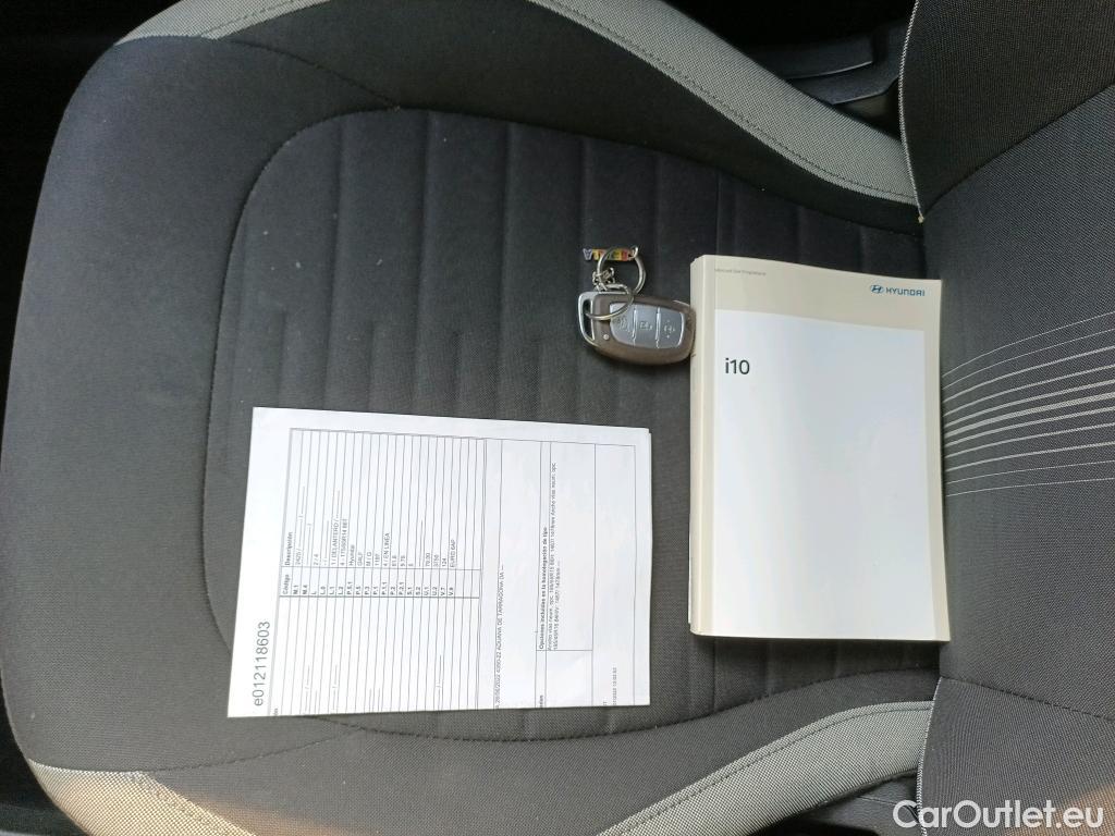  Hyundai  i10 HYUNDAI  / 2020 / 5P / berlina con portón 1.2 Tecno 2C #1